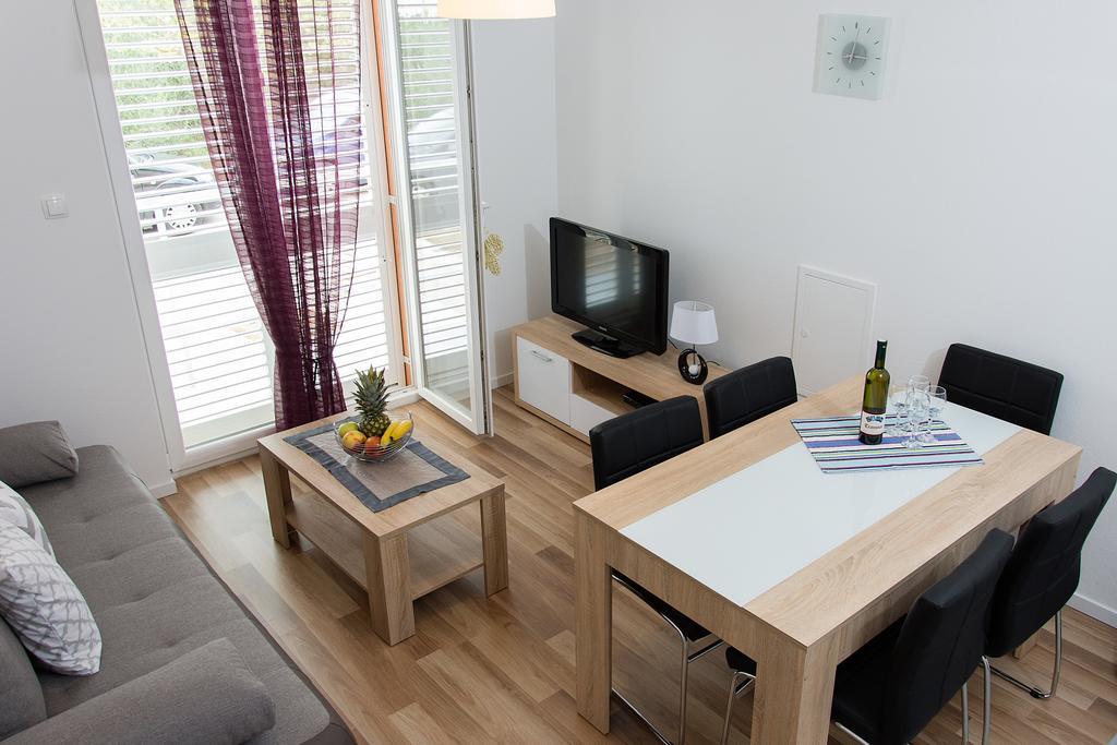 Apartment Gamma With Hydromassage Mini Pool Near Split Žrnovnica Exterior foto