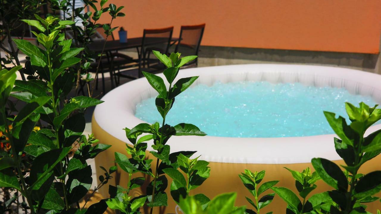 Apartment Gamma With Hydromassage Mini Pool Near Split Žrnovnica Exterior foto